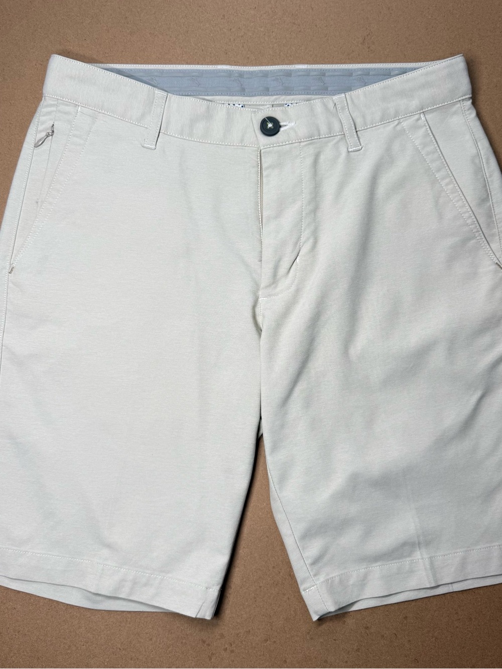 Tommy Bahama Performance Golf Shorts Size 30 Beige